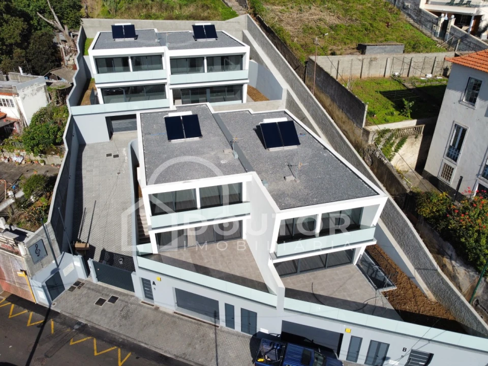 Moradia T3 para Venda em Santo Antonio Foto 2