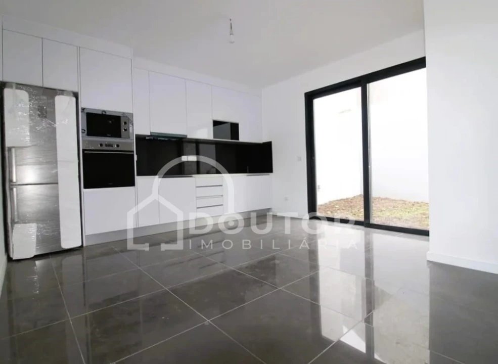 Moradia T3 para Venda em Santo Antonio Foto 9