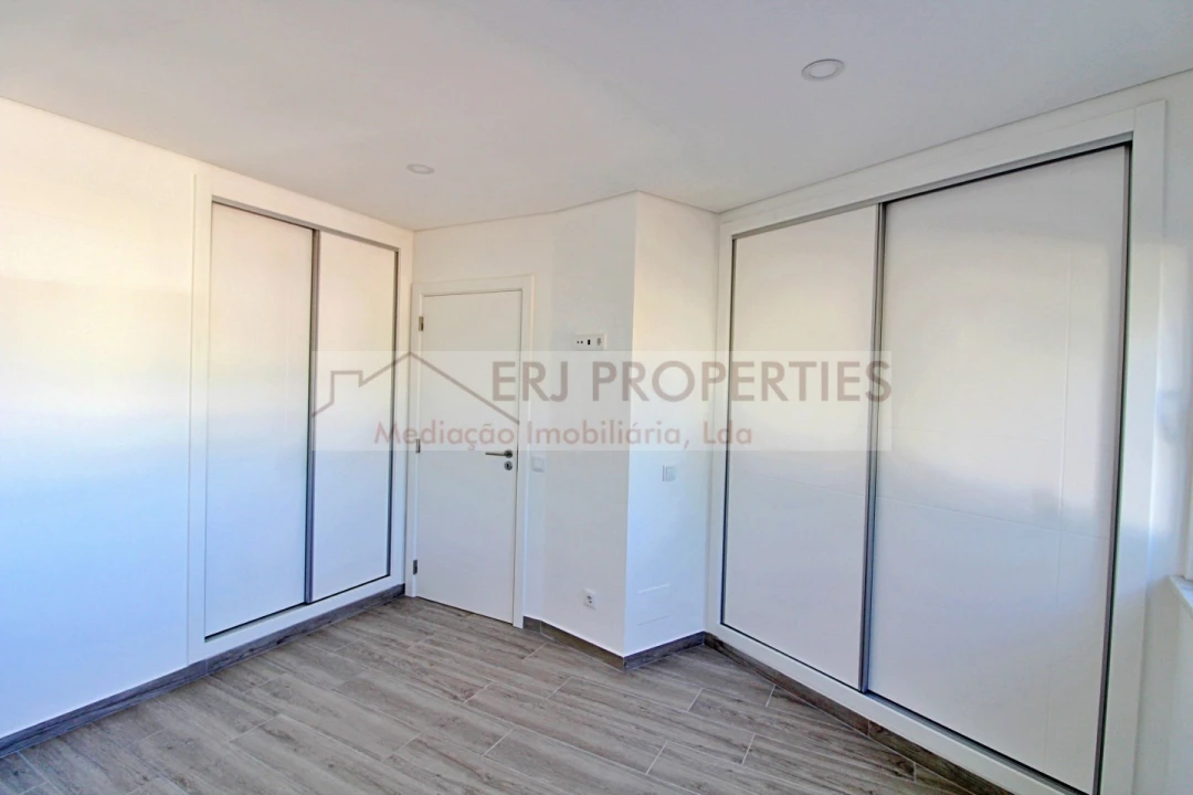 Apartamento T2 para Venda em Altura Foto 11