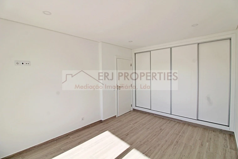 Apartamento T3 para Venda em Altura Foto 16