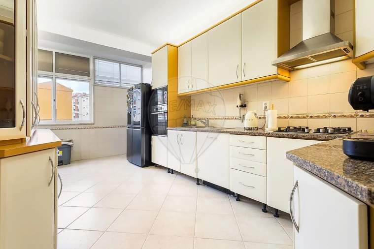 Apartamento T3 para Venda em Odivelas Foto 8