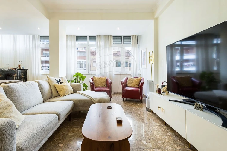 Apartamento T3 para Venda em Odivelas Foto 3