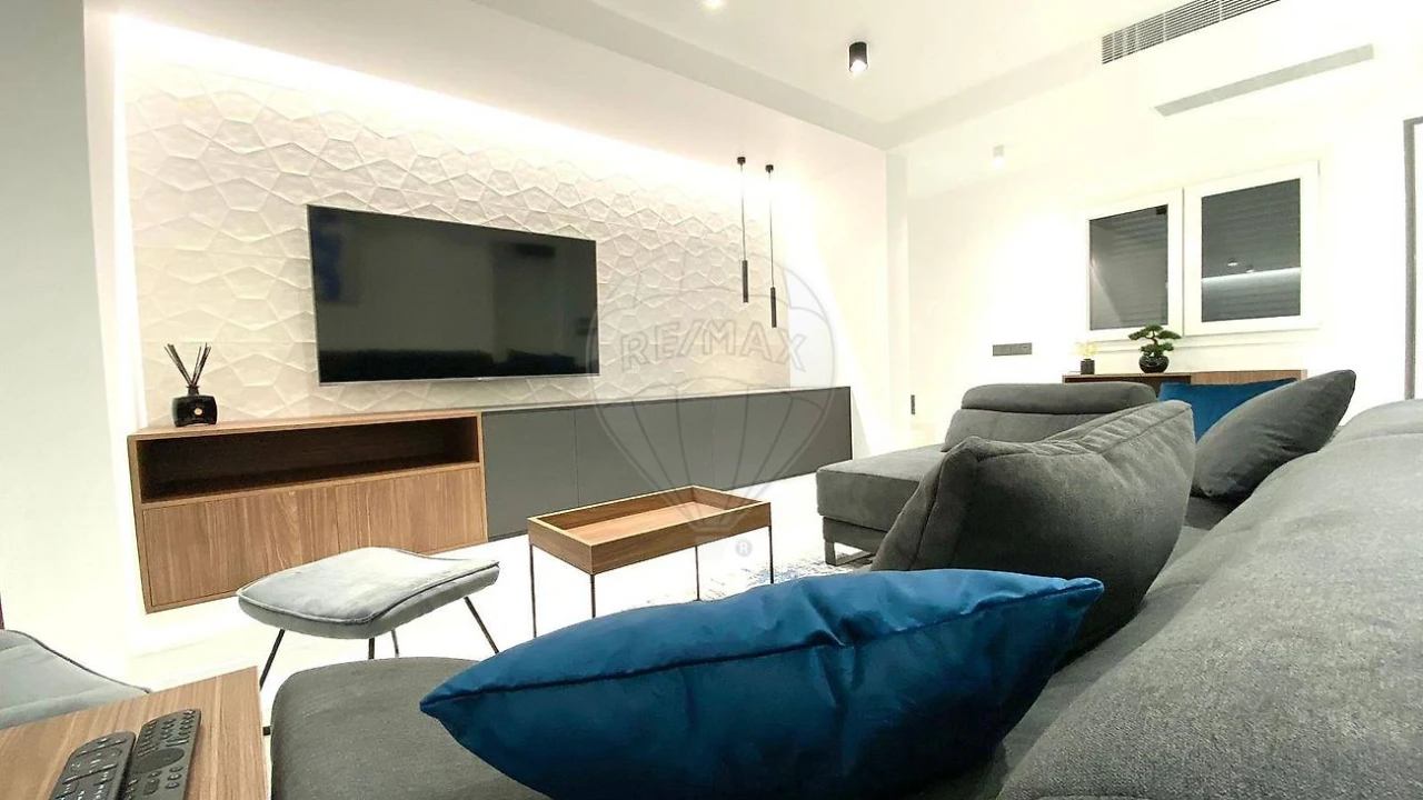 Moradia T5 para Venda em Ramada e Caneças Foto 10