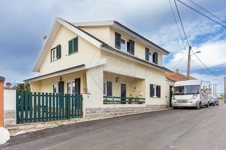 Moradia T4 para Venda em A dos Cunhados e Maceira Foto 1