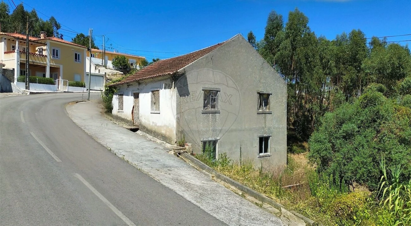 Moradia T2 para Venda em Santa Maria, São Pedro e Matacães Foto 1