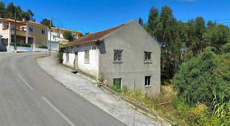 Moradia T2 para Venda em Santa Maria, São Pedro e Matacães Foto 1