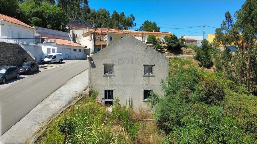 Moradia T2 para Venda em Santa Maria, São Pedro e Matacães Foto 4