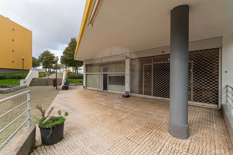 Loja para Venda em Porto Salvo Foto 2