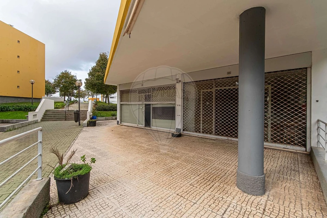 Loja para Venda em Porto Salvo Foto 2