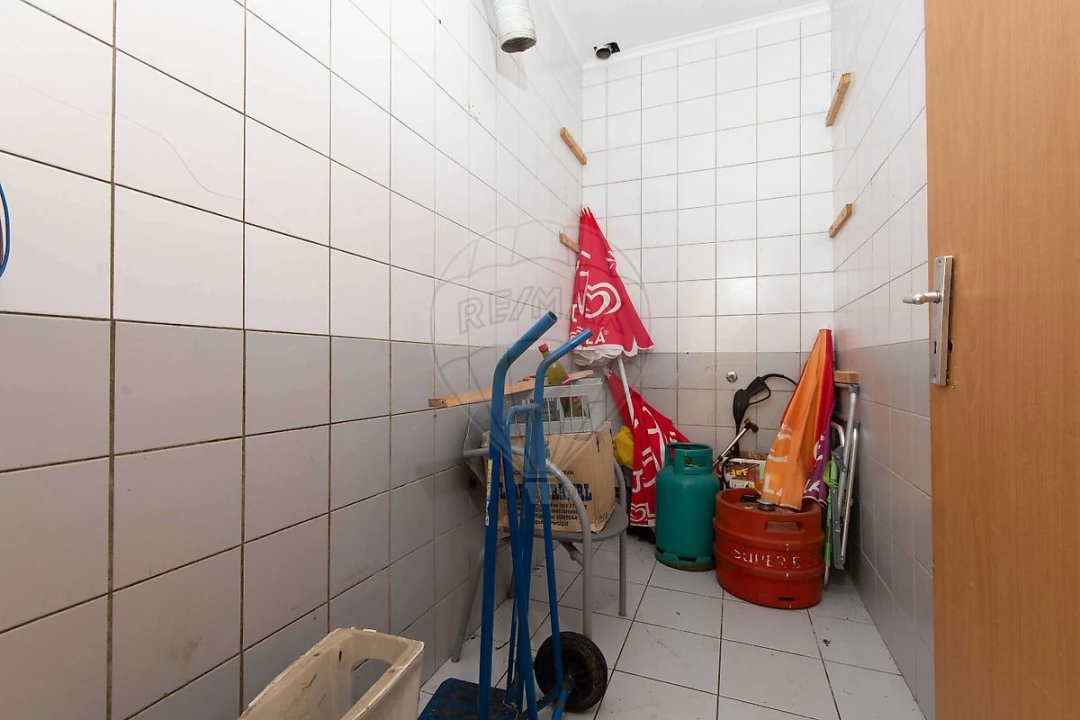 Loja para Venda em Porto Salvo Foto 11