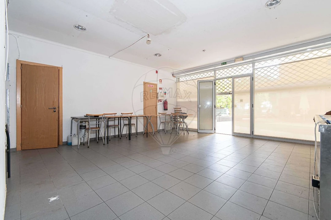 Loja para Venda em Porto Salvo Foto 8