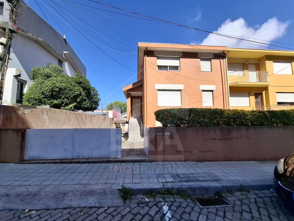 Moradia T8 para Venda em Ramalde Foto 1