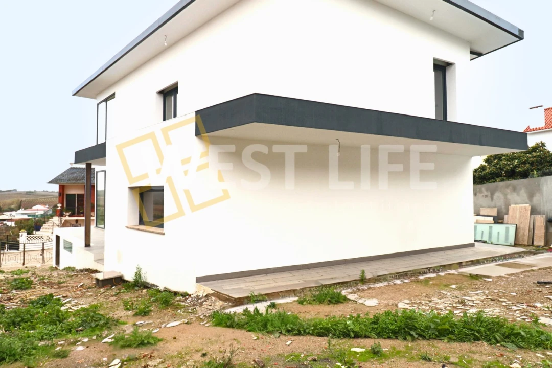 Moradia T3 para Venda em Encarnação Foto 23