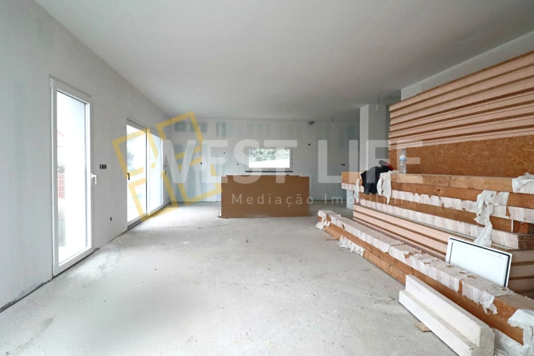 Moradia T3 para Venda em Encarnação Foto 3