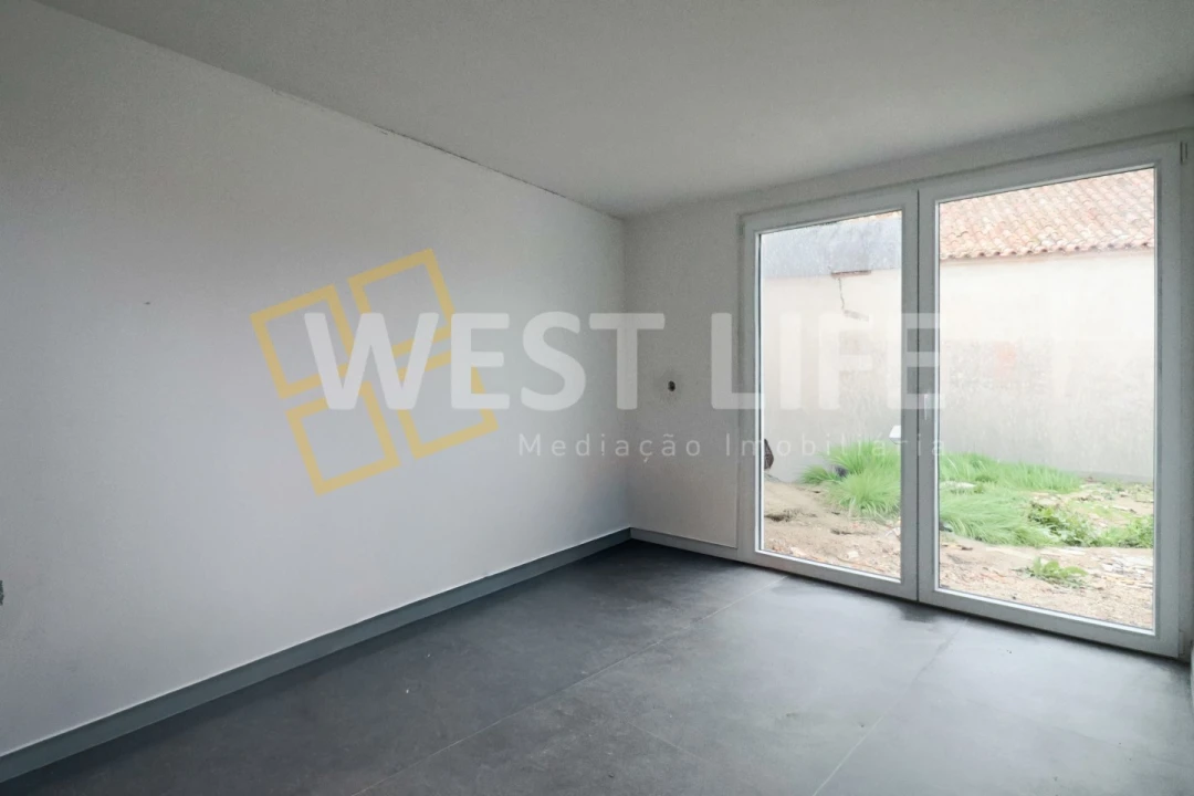 Moradia T3 para Venda em Encarnação Foto 11