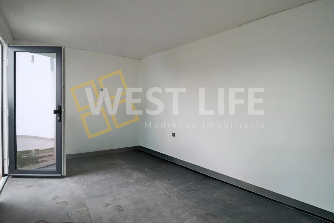 Moradia T3 para Venda em Encarnação Foto 13