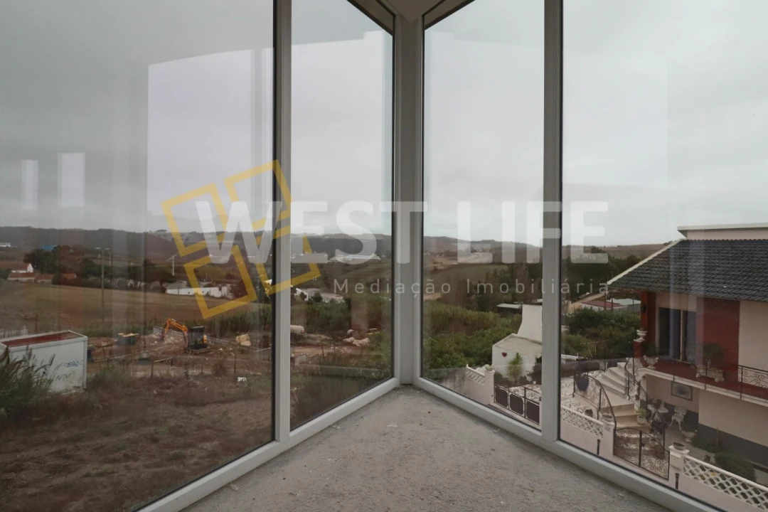 Moradia T3 para Venda em Encarnação Foto 15