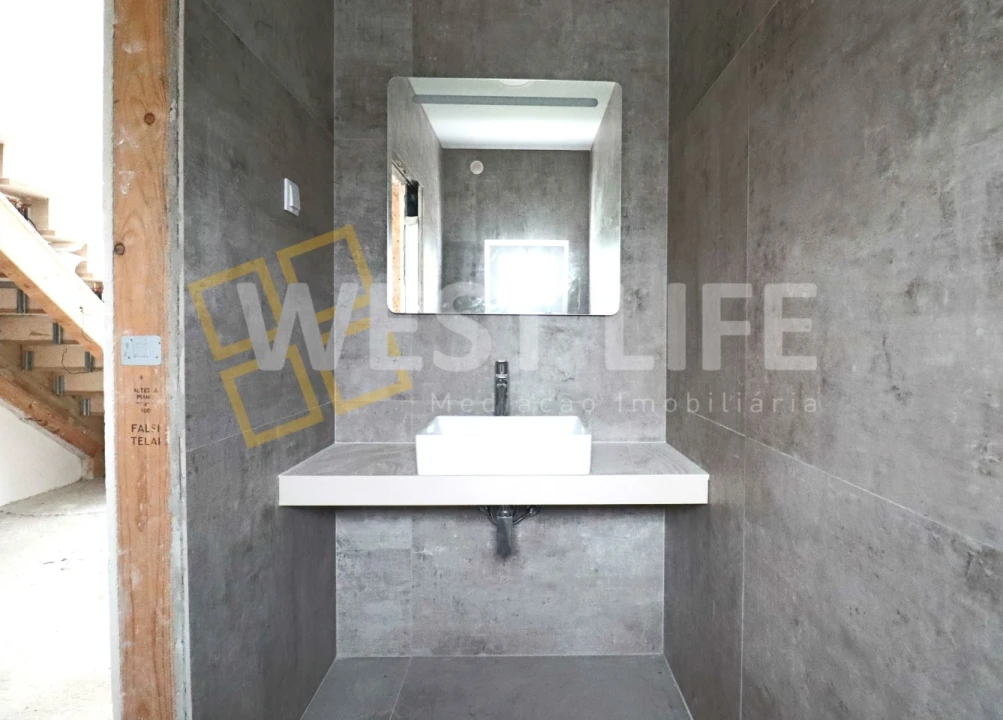 Moradia T3 para Venda em Encarnação Foto 17