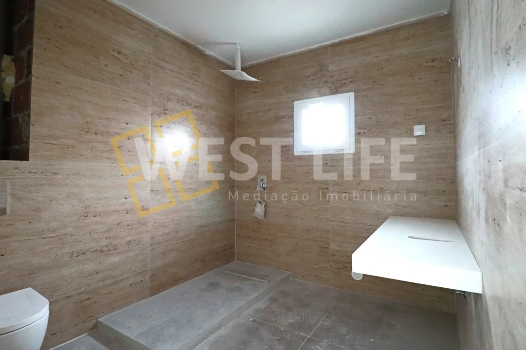 Moradia T3 para Venda em Encarnação Foto 20