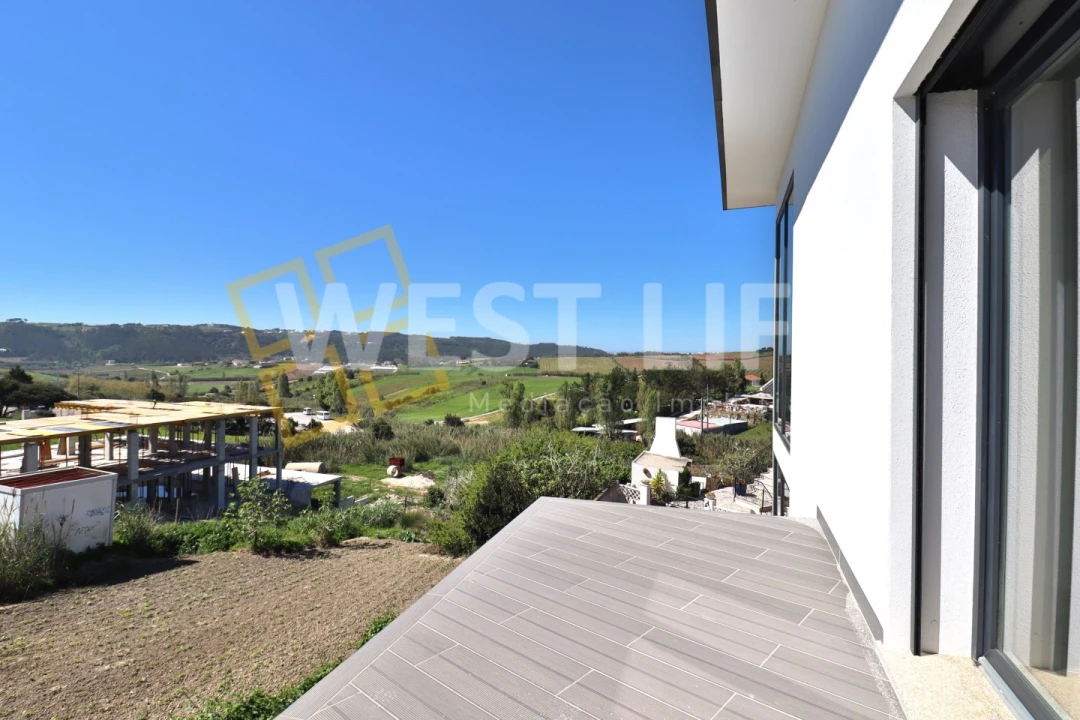 Moradia T3 para Venda em Encarnação Foto 1