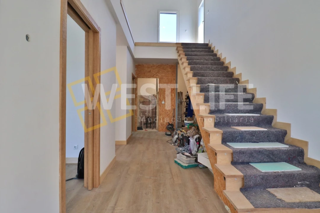 Moradia T3 para Venda em Encarnação Foto 5