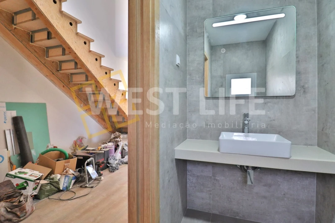 Moradia T3 para Venda em Encarnação Foto 6