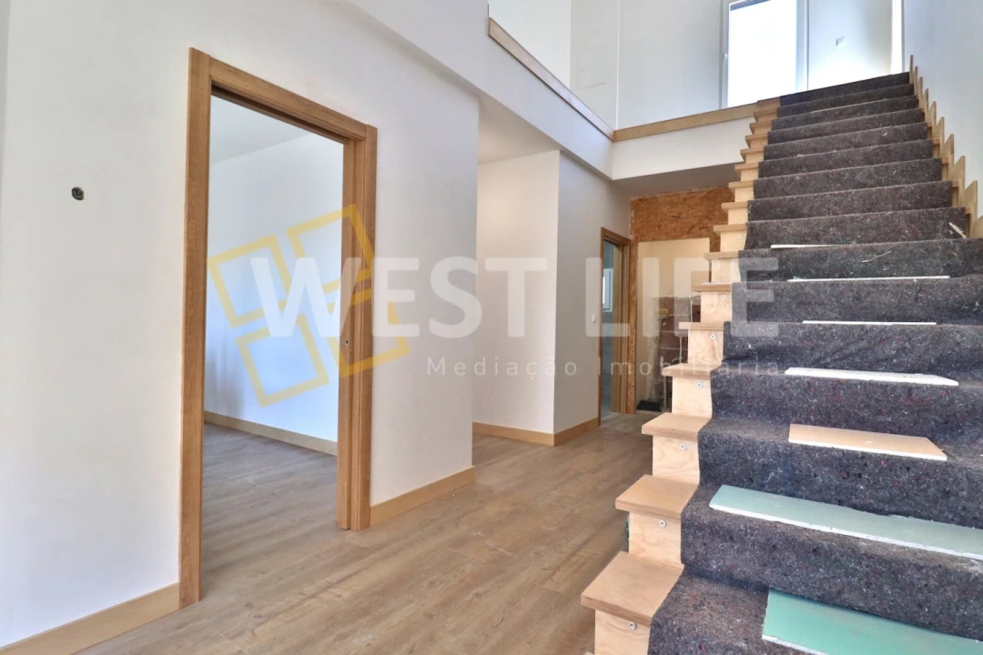 Moradia T3 para Venda em Encarnação Foto 10