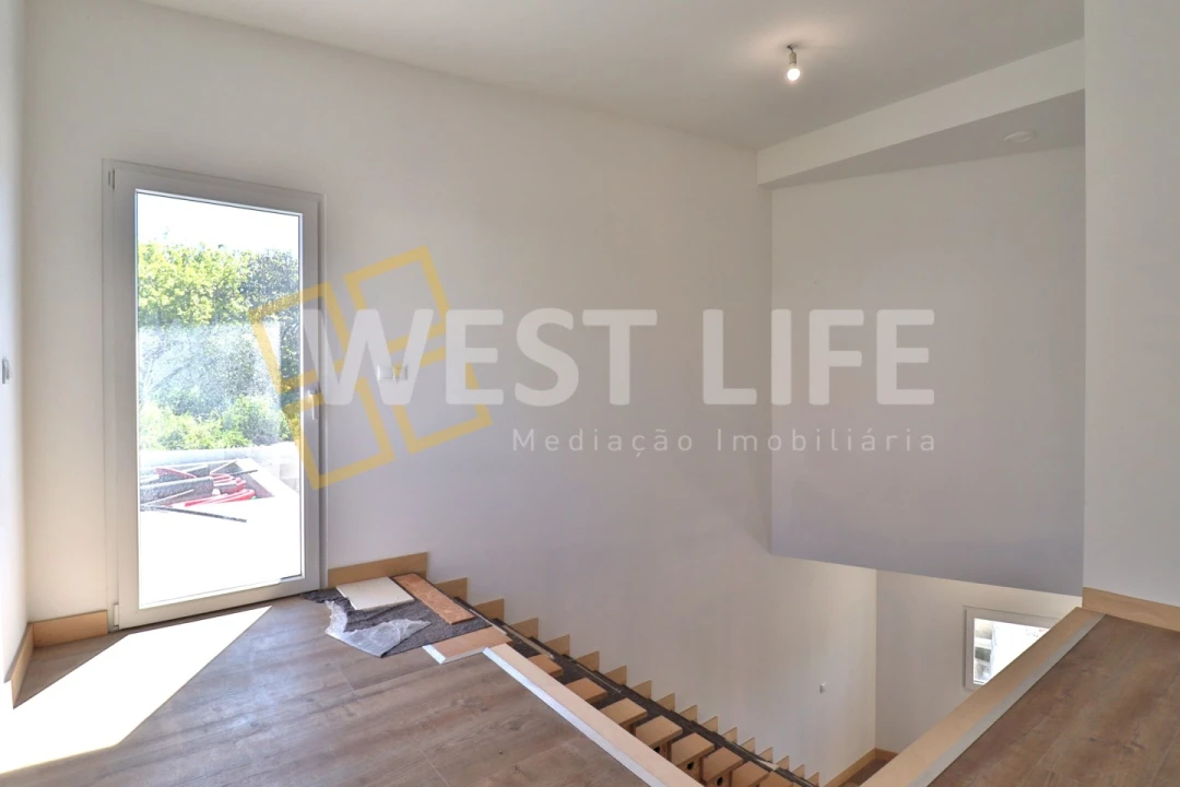 Moradia T3 para Venda em Encarnação Foto 12