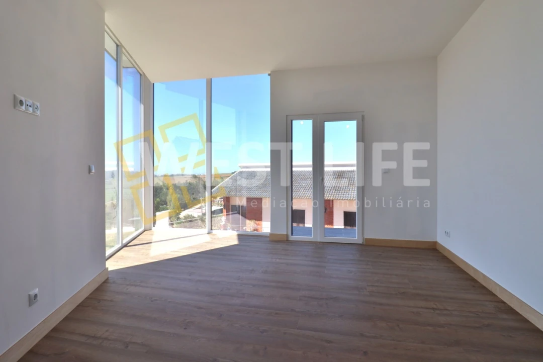 Moradia T3 para Venda em Encarnação Foto 16