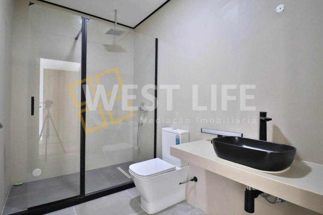 Moradia T3 para Venda em Encarnação Foto 19