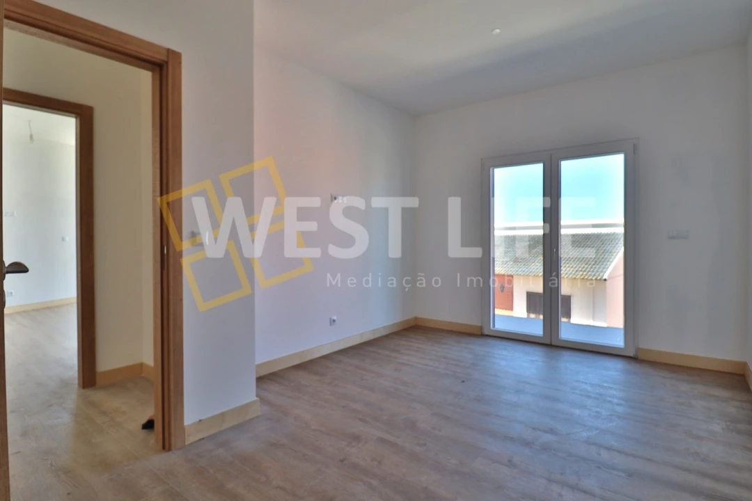 Moradia T3 para Venda em Encarnação Foto 21