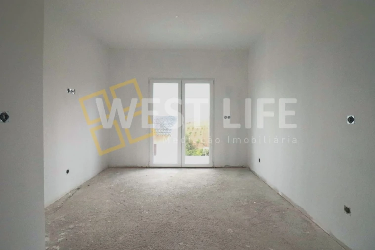 Moradia T3 para Venda em Encarnação Foto 9