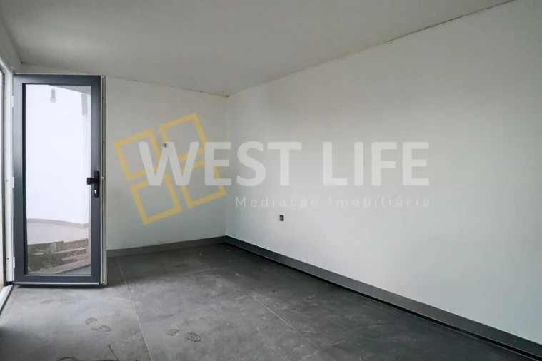 Moradia T3 para Venda em Encarnação Foto 13