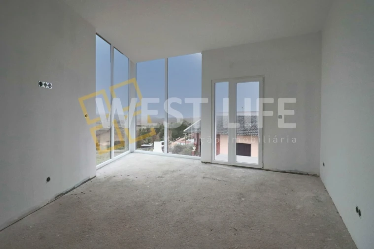 Moradia T3 para Venda em Encarnação Foto 5