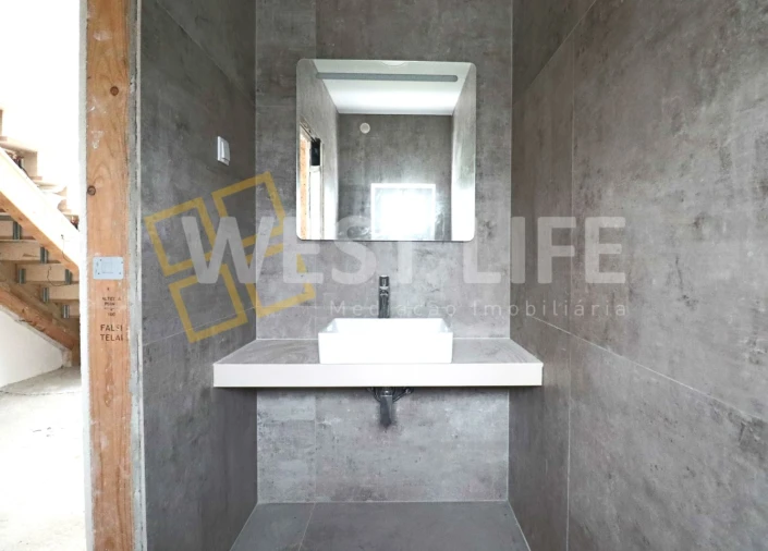 Moradia T3 para Venda em Encarnação Foto 17