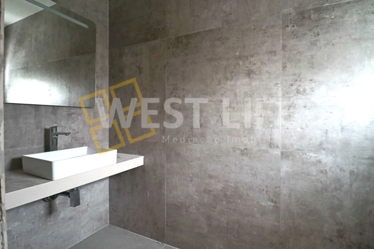 Moradia T3 para Venda em Encarnação Foto 18