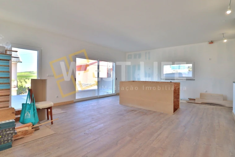 Moradia T3 para Venda em Encarnação Foto 2