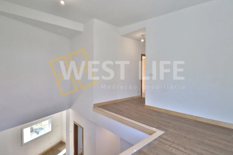 Moradia T3 para Venda em Encarnação Foto 11