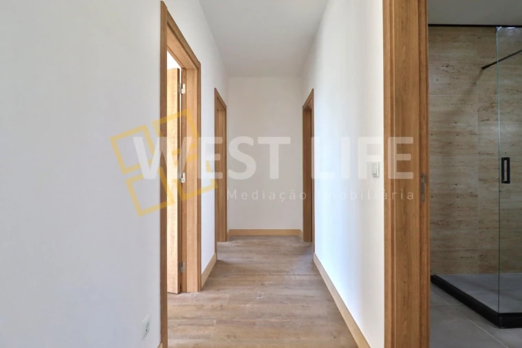 Moradia T3 para Venda em Encarnação Foto 13