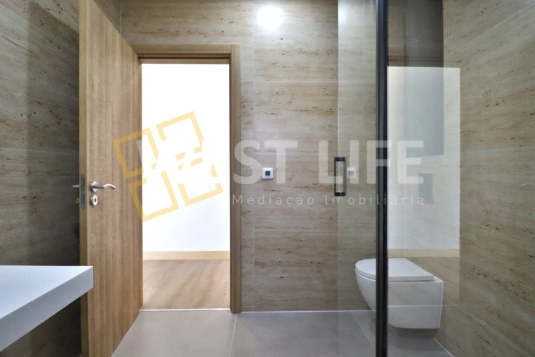 Moradia T3 para Venda em Encarnação Foto 15