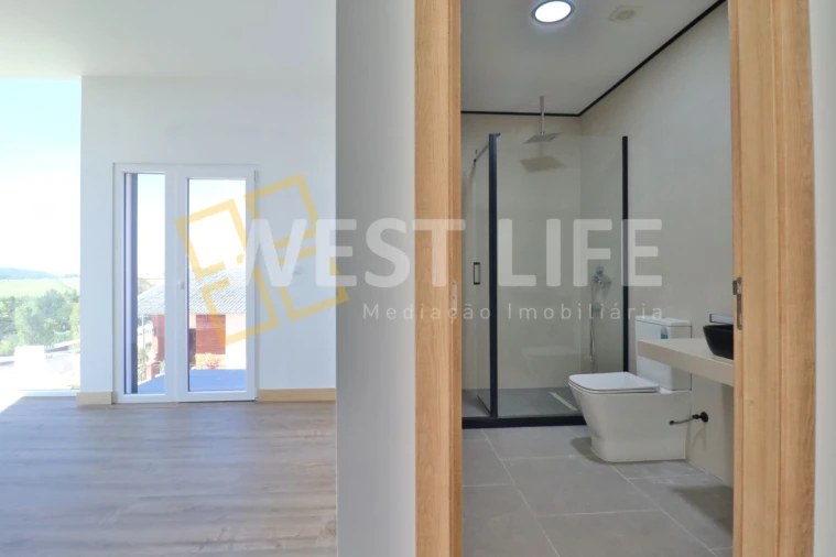 Moradia T3 para Venda em Encarnação Foto 18