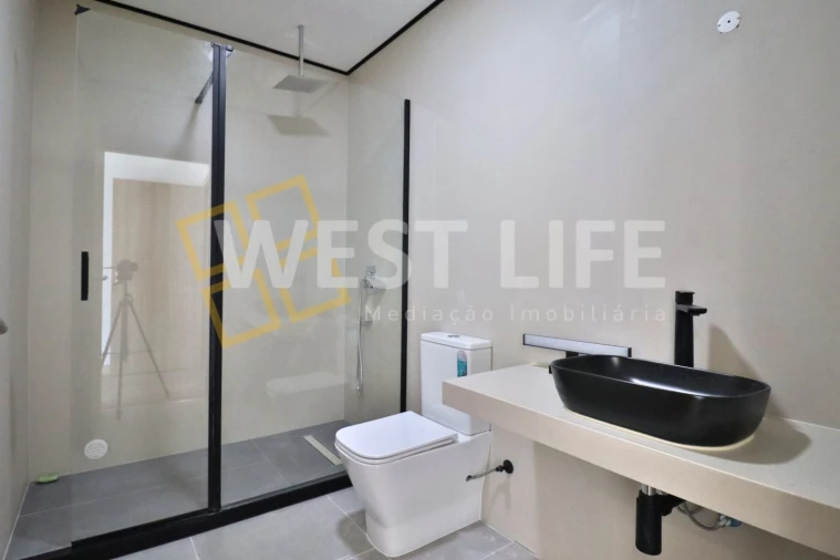 Moradia T3 para Venda em Encarnação Foto 19