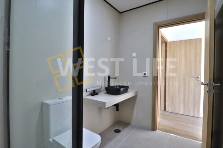 Moradia T3 para Venda em Encarnação Foto 20