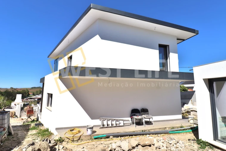 Moradia T3 para Venda em Encarnação Foto 25