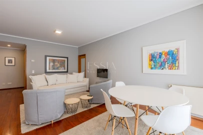 Apartamento T1 para Arrendamento em Aldoar, Foz do Douro e Nevogilde