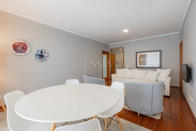 Apartamento T1 para Arrendamento em Aldoar, Foz do Douro e Nevogilde