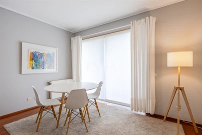 Apartamento T1 para Arrendamento em Aldoar, Foz do Douro e Nevogilde