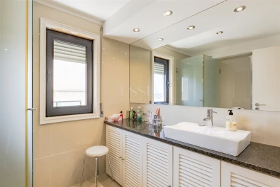 Apartamento T5 para Venda em Aldoar, Foz do Douro e Nevogilde