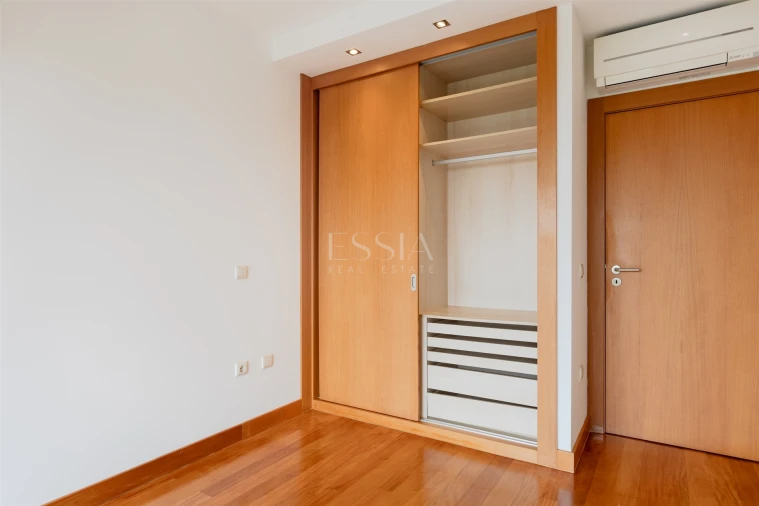 Apartamento T3 para Venda em Arcozelo Foto 14