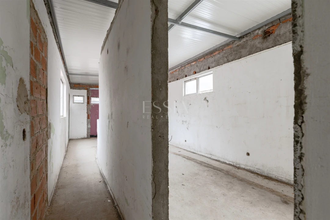 Armazém para Venda em Oliveira do Douro Foto 7